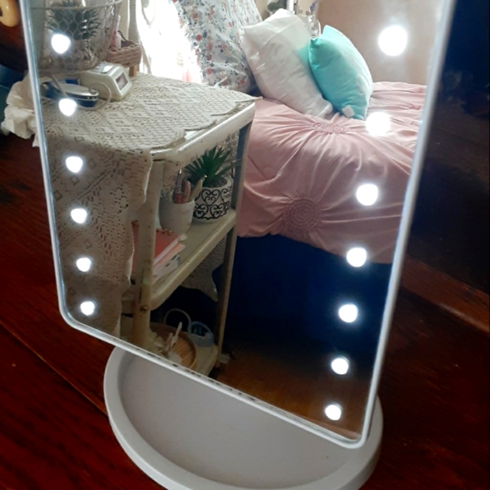 Makeup Mirror with lights. NWOT